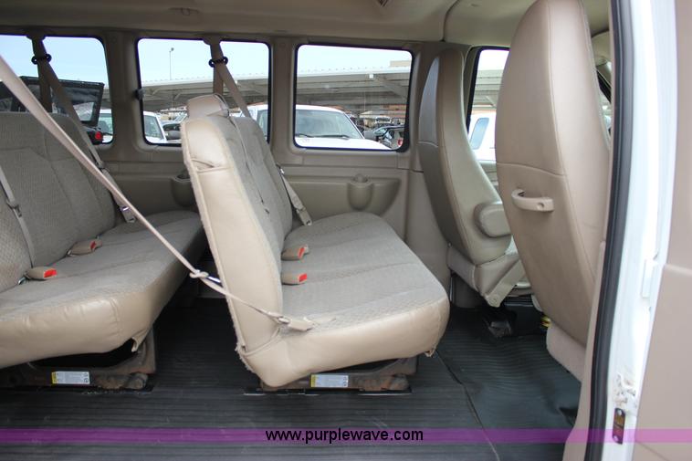 image for item J2318 2010 Chevrolet Express 3500 Extended van