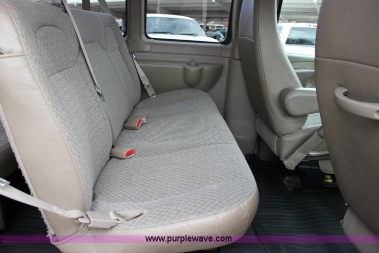 image for item J2318 2010 Chevrolet Express 3500 Extended van