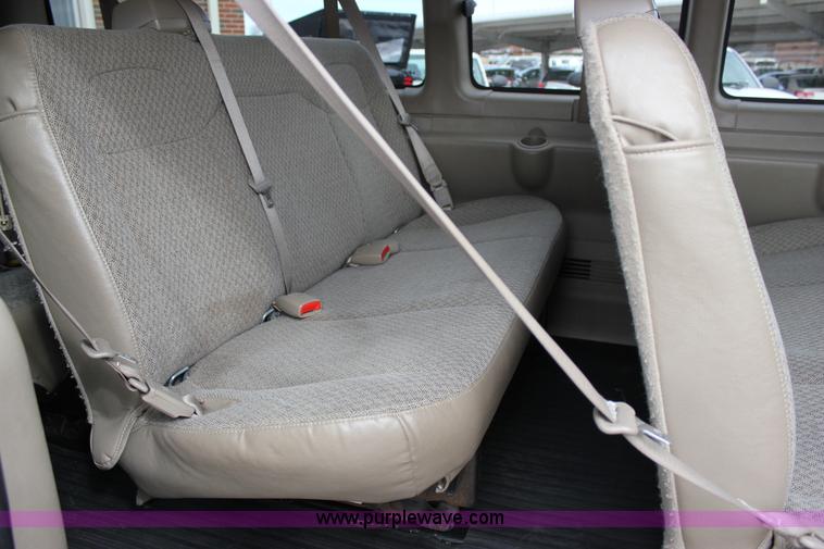 image for item J2318 2010 Chevrolet Express 3500 Extended van