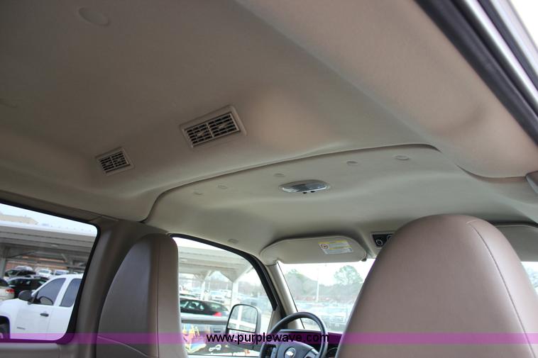 image for item J2318 2010 Chevrolet Express 3500 Extended van