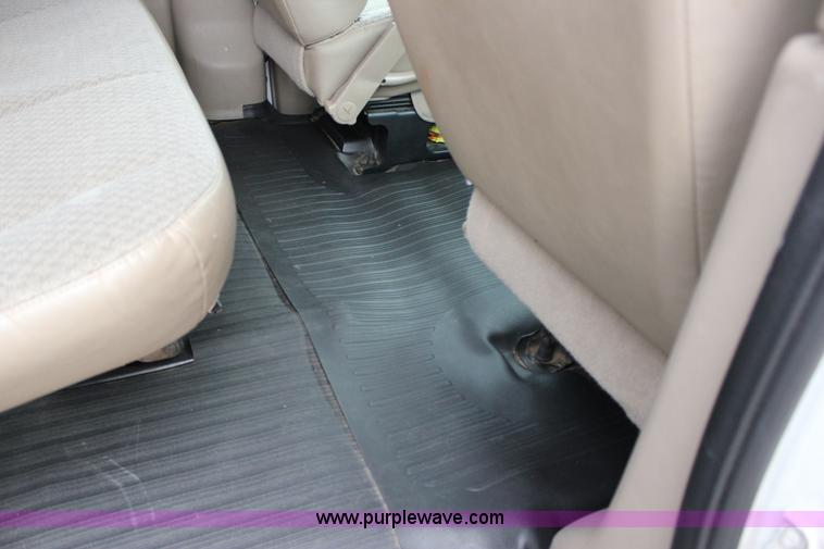 image for item J2318 2010 Chevrolet Express 3500 Extended van