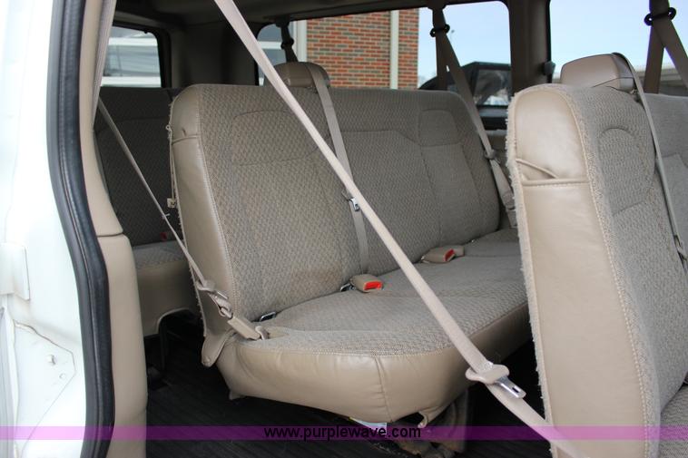 image for item J2318 2010 Chevrolet Express 3500 Extended van