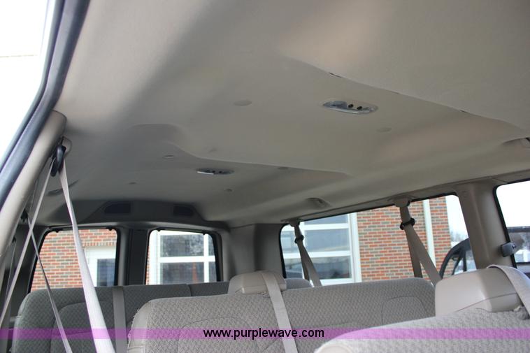 image for item J2318 2010 Chevrolet Express 3500 Extended van