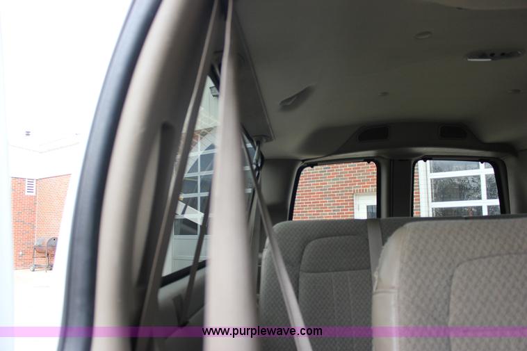 image for item J2318 2010 Chevrolet Express 3500 Extended van