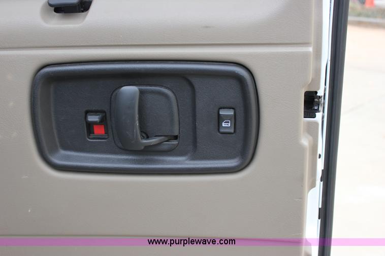 image for item J2318 2010 Chevrolet Express 3500 Extended van