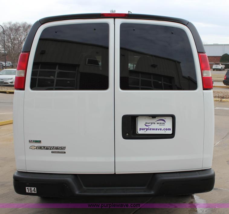 image for item J2318 2010 Chevrolet Express 3500 Extended van
