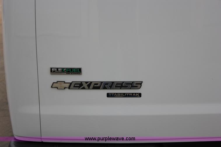 image for item J2318 2010 Chevrolet Express 3500 Extended van
