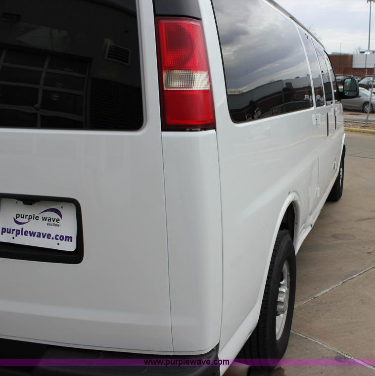 image for item J2318 2010 Chevrolet Express 3500 Extended van