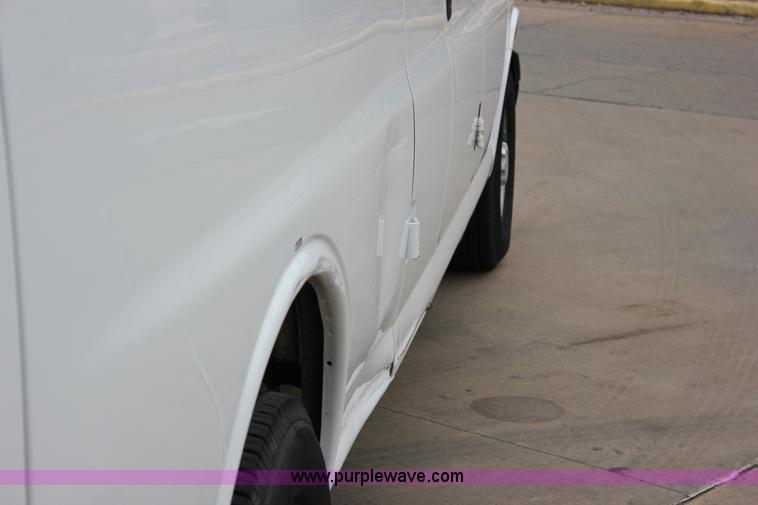 image for item J2318 2010 Chevrolet Express 3500 Extended van