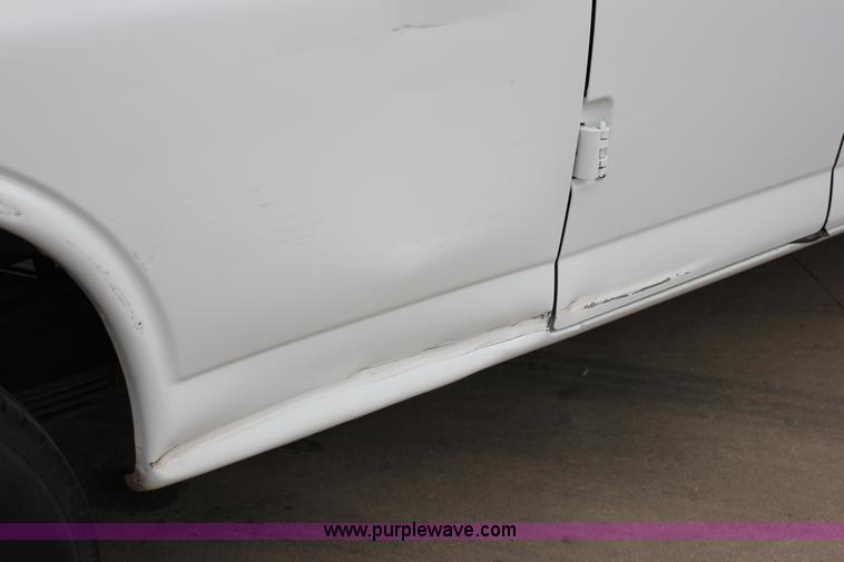 image for item J2318 2010 Chevrolet Express 3500 Extended van