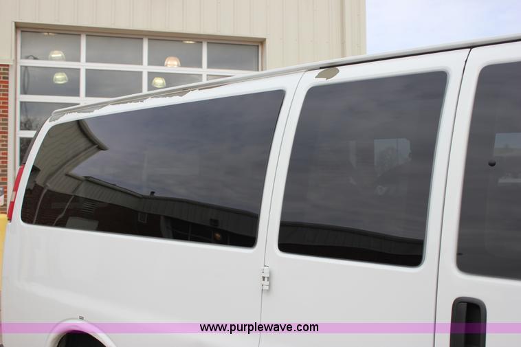image for item J2318 2010 Chevrolet Express 3500 Extended van