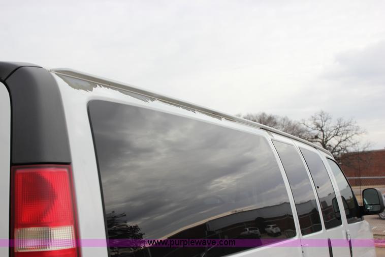 image for item J2318 2010 Chevrolet Express 3500 Extended van