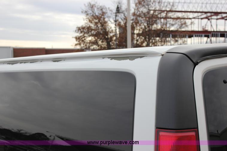 image for item J2318 2010 Chevrolet Express 3500 Extended van