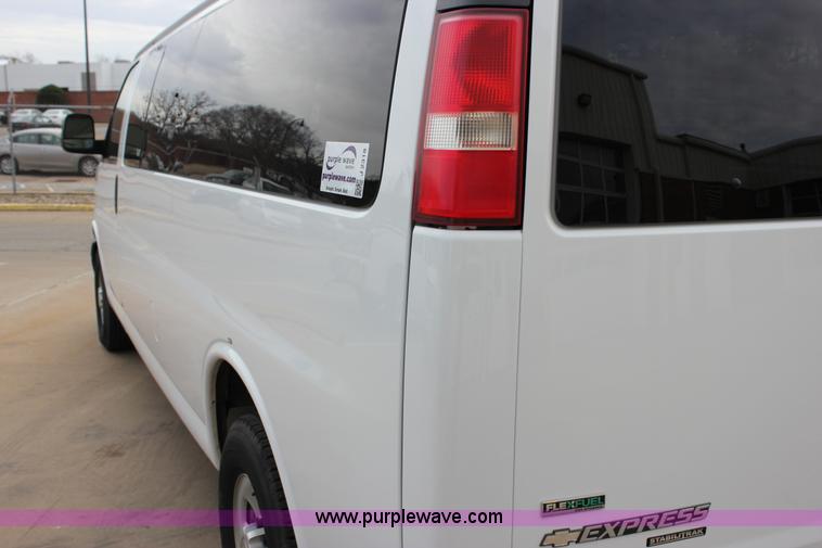 image for item J2318 2010 Chevrolet Express 3500 Extended van