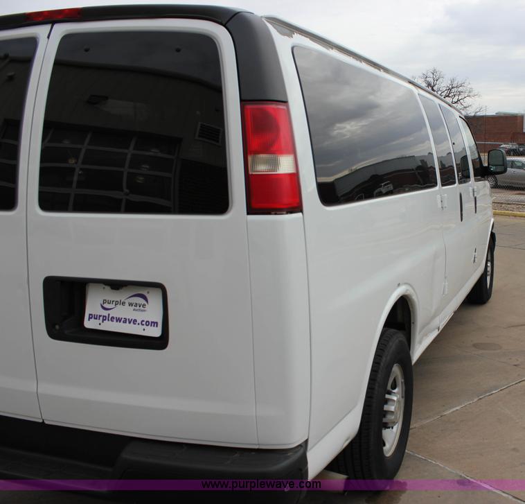 image for item J2318 2010 Chevrolet Express 3500 Extended van