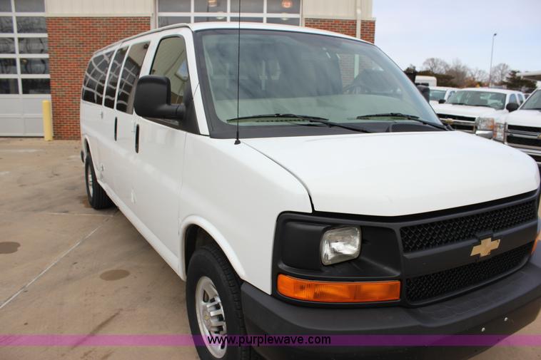image for item J2318 2010 Chevrolet Express 3500 Extended van