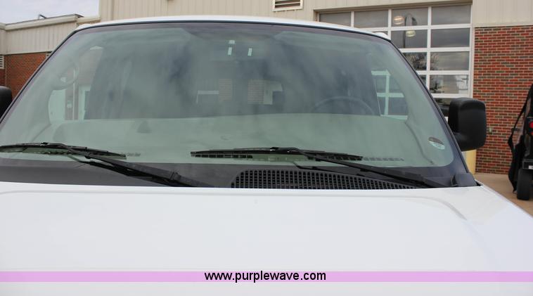 image for item J2318 2010 Chevrolet Express 3500 Extended van