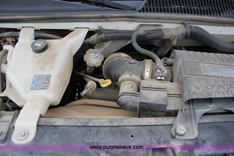 image for item J2318 2010 Chevrolet Express 3500 Extended van