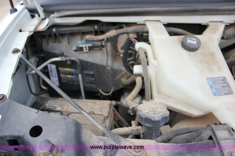 image for item J2318 2010 Chevrolet Express 3500 Extended van