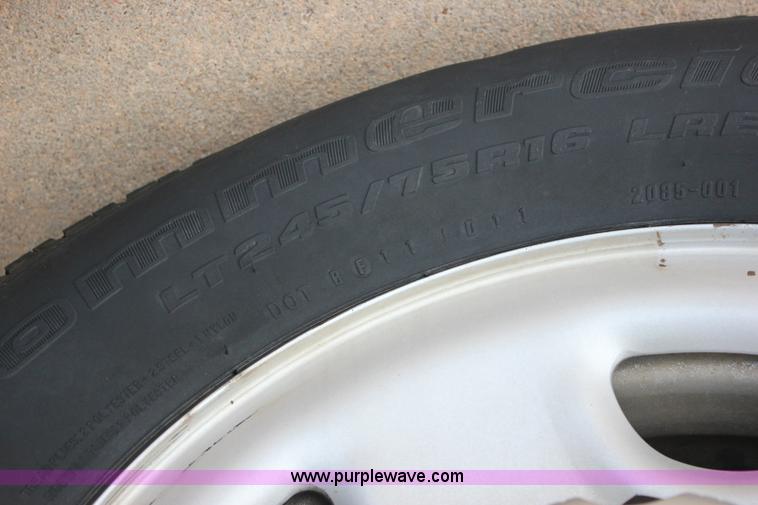 image for item J2318 2010 Chevrolet Express 3500 Extended van