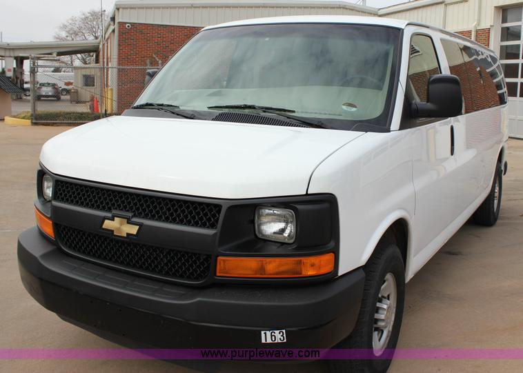 image for item J2319 2010 Chevrolet Express 3500 Extended van