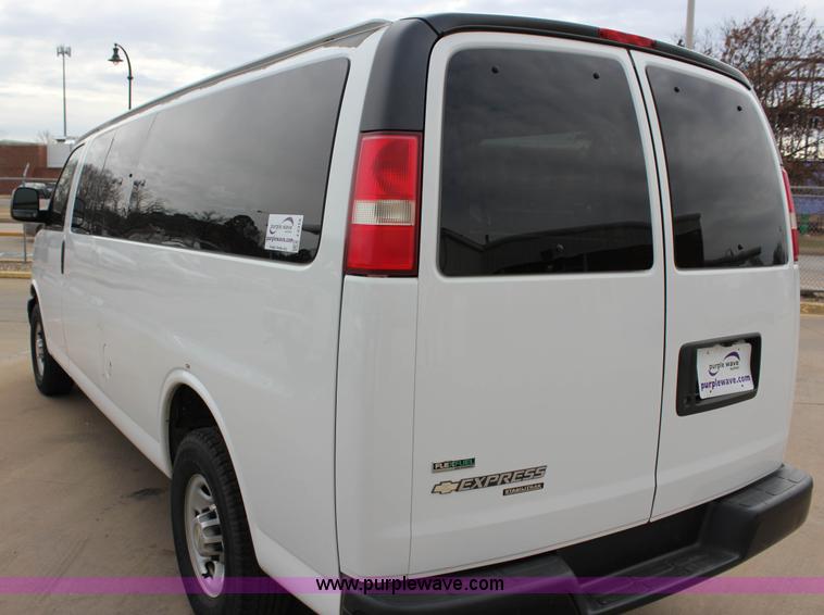 image for item J2319 2010 Chevrolet Express 3500 Extended van
