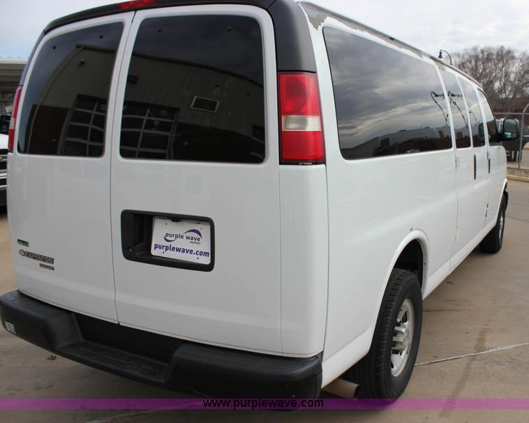 image for item J2319 2010 Chevrolet Express 3500 Extended van