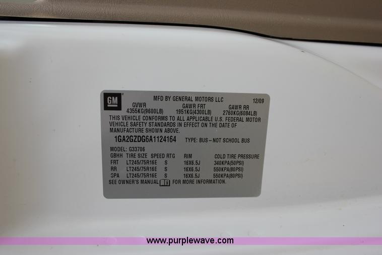 image for item J2319 2010 Chevrolet Express 3500 Extended van