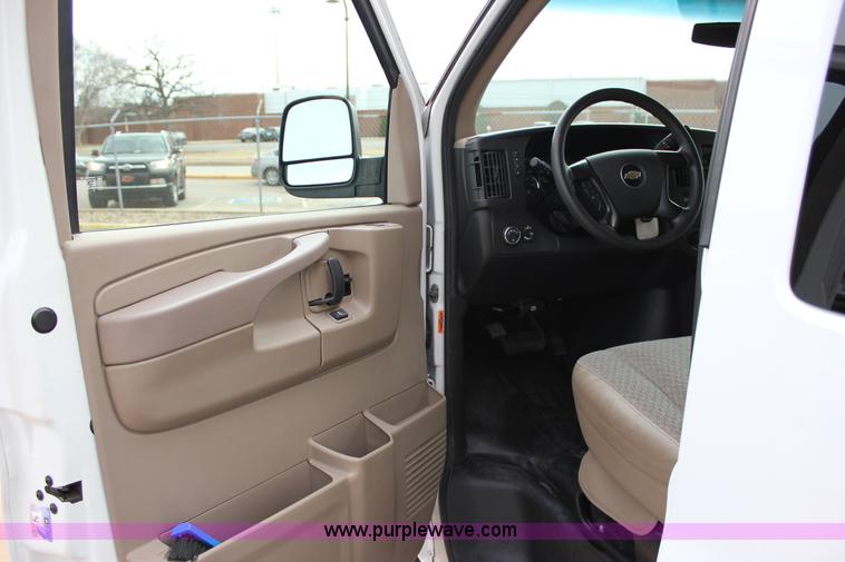 image for item J2319 2010 Chevrolet Express 3500 Extended van