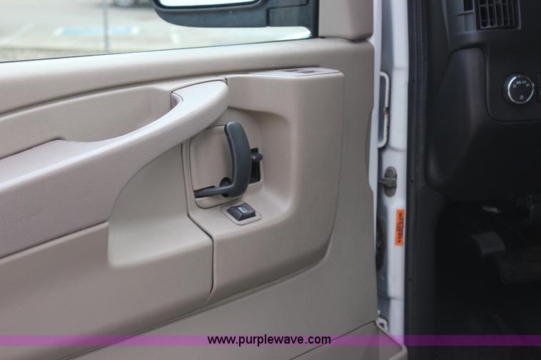image for item J2319 2010 Chevrolet Express 3500 Extended van