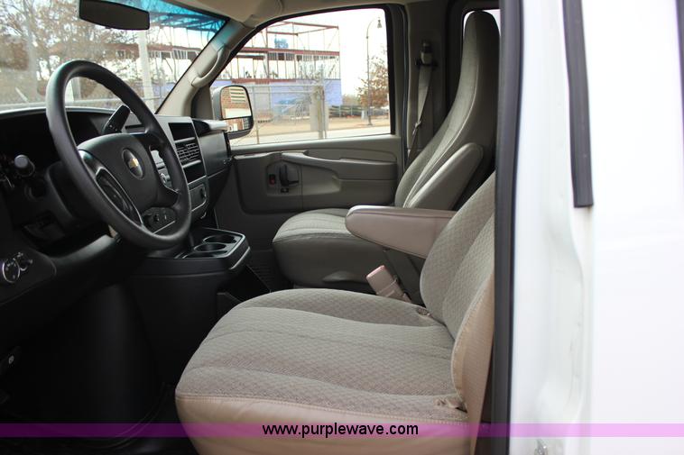 image for item J2319 2010 Chevrolet Express 3500 Extended van