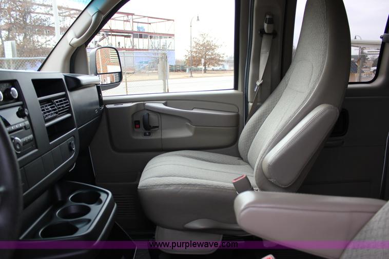 image for item J2319 2010 Chevrolet Express 3500 Extended van