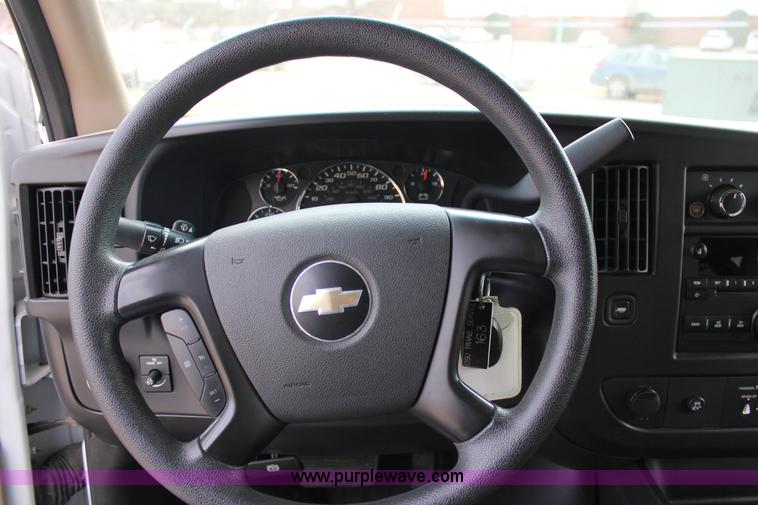 image for item J2319 2010 Chevrolet Express 3500 Extended van