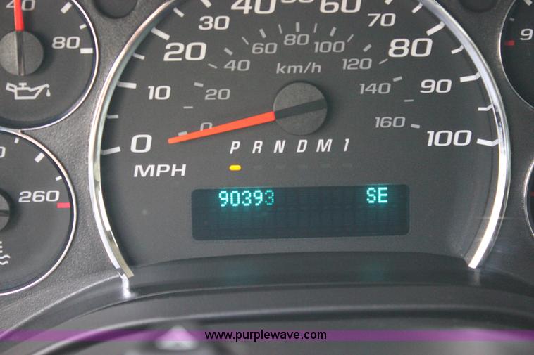 image for item J2319 2010 Chevrolet Express 3500 Extended van