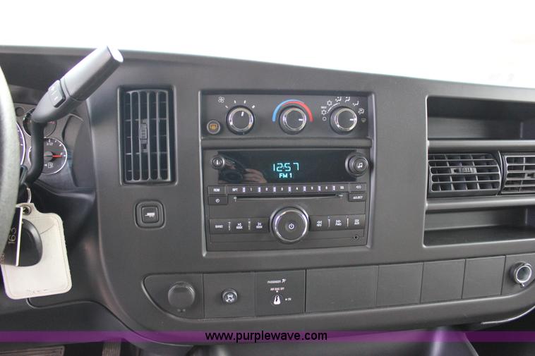 image for item J2319 2010 Chevrolet Express 3500 Extended van