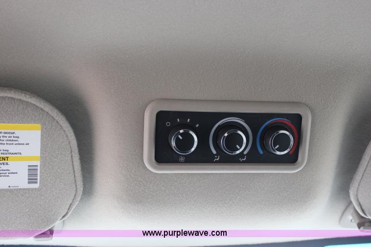 image for item J2319 2010 Chevrolet Express 3500 Extended van