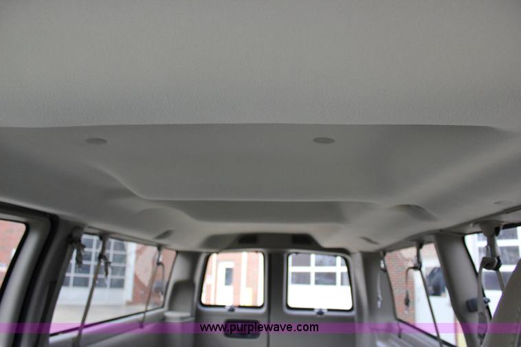 image for item J2319 2010 Chevrolet Express 3500 Extended van