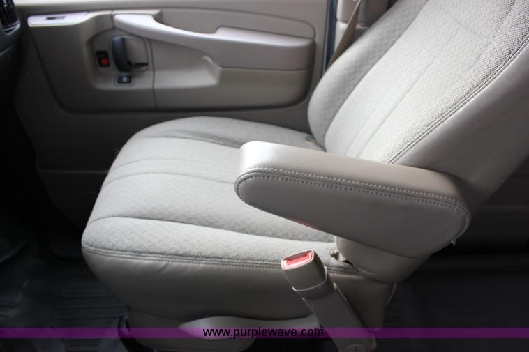 image for item J2319 2010 Chevrolet Express 3500 Extended van