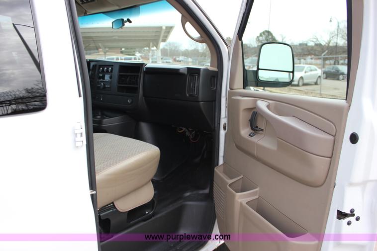 image for item J2319 2010 Chevrolet Express 3500 Extended van