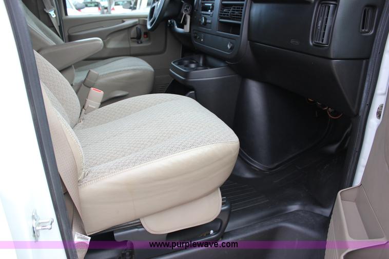 image for item J2319 2010 Chevrolet Express 3500 Extended van