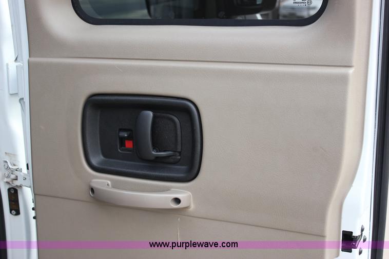 image for item J2319 2010 Chevrolet Express 3500 Extended van