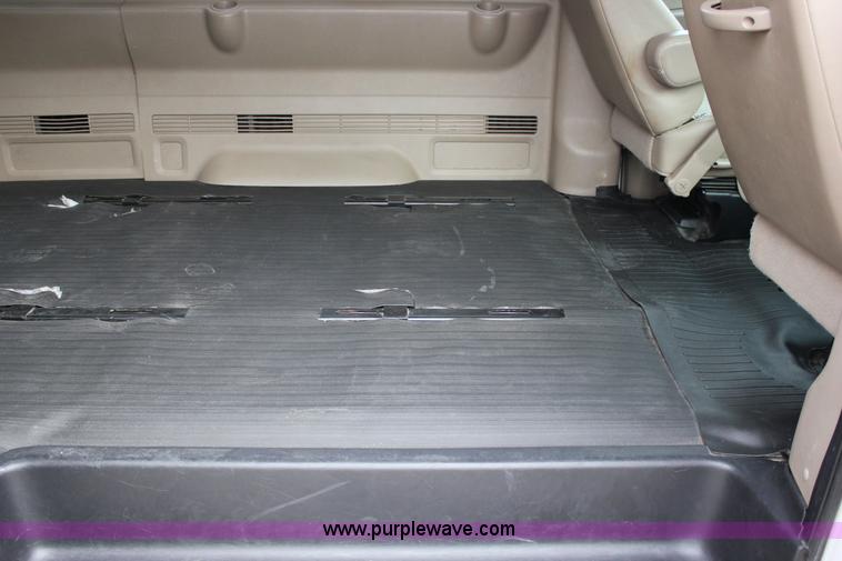 image for item J2319 2010 Chevrolet Express 3500 Extended van