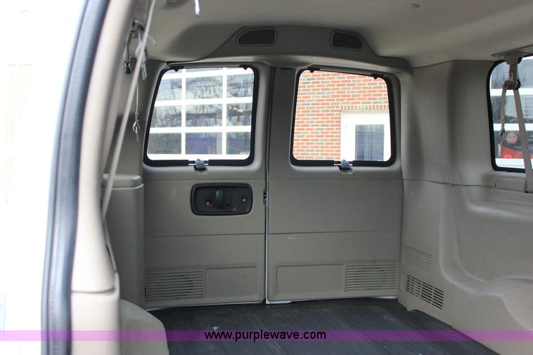 image for item J2319 2010 Chevrolet Express 3500 Extended van