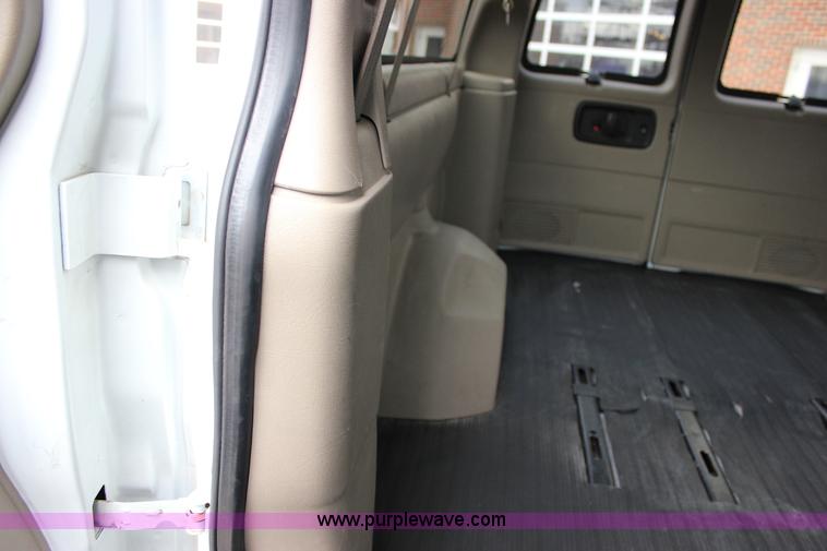 image for item J2319 2010 Chevrolet Express 3500 Extended van