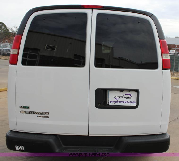 image for item J2319 2010 Chevrolet Express 3500 Extended van