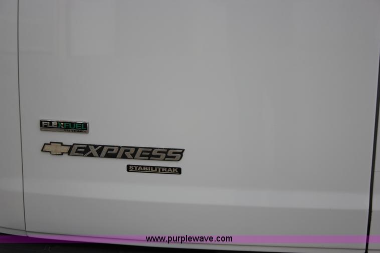 image for item J2319 2010 Chevrolet Express 3500 Extended van