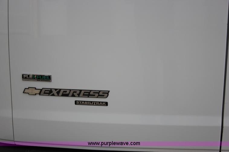image for item J2319 2010 Chevrolet Express 3500 Extended van