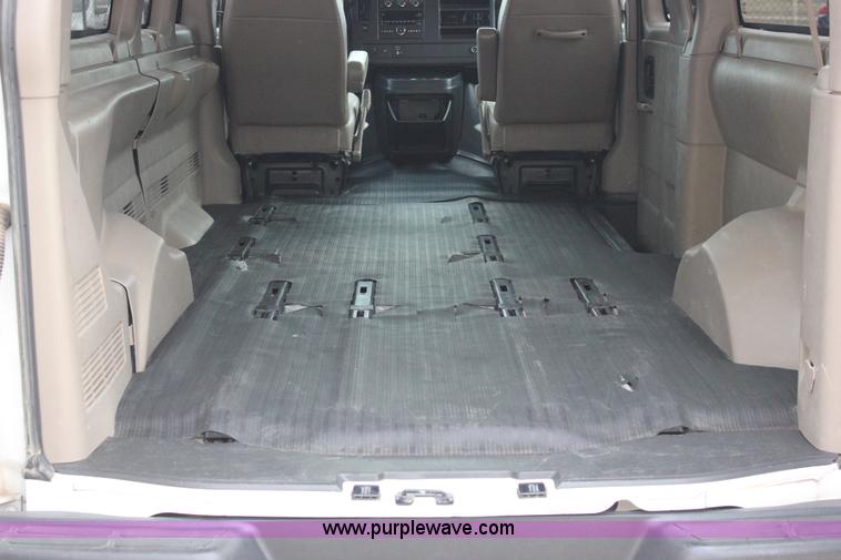 image for item J2319 2010 Chevrolet Express 3500 Extended van
