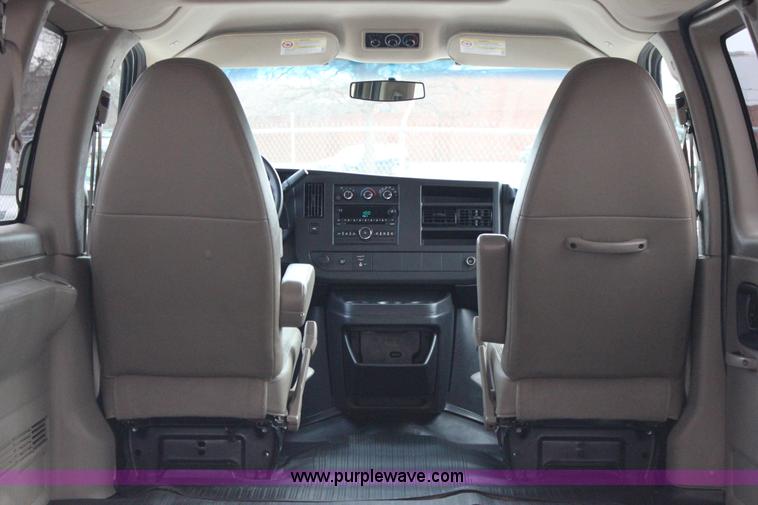 image for item J2319 2010 Chevrolet Express 3500 Extended van