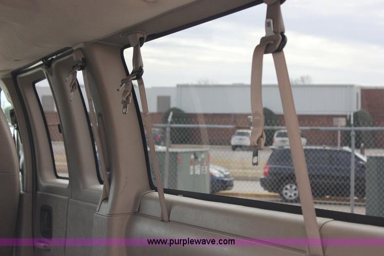 image for item J2319 2010 Chevrolet Express 3500 Extended van